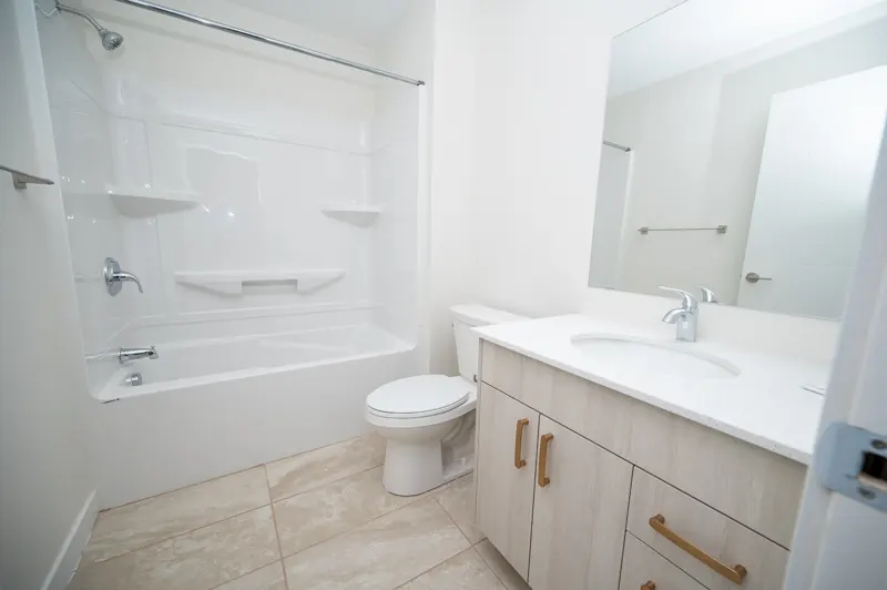 Aqua Luna 1 Bedroom plus Den suite
